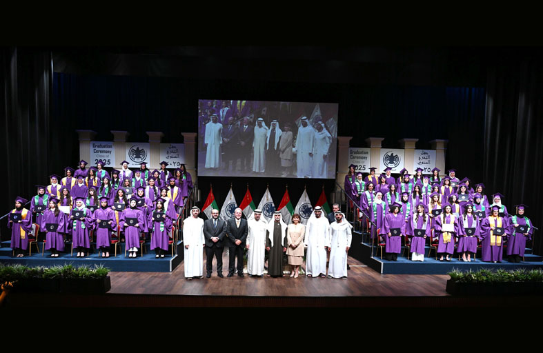 نهيان بن مبارك يشهد تخريج الدفعة 45 من مدارس المواكب في دبي