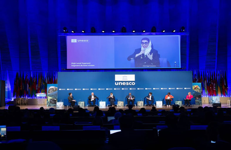 نورة الكعبي تُشارك في أعمال الدورة 42 للمؤتمر العام لـ «اليونيسكو»