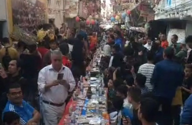 طولها تخطى ألف متر.. مائدة إفطار الحي الشعبي بالقاهرة