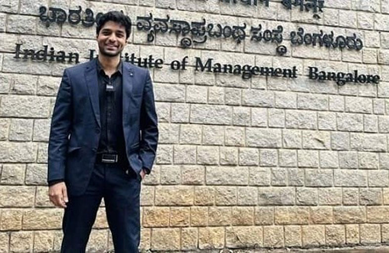 يعمل محاضراً في جامعة فشل بالالتحاق بها