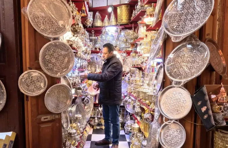 النقش على المعادن .. تراث عالمي لا يحظى بالتقدير في هذه الدول