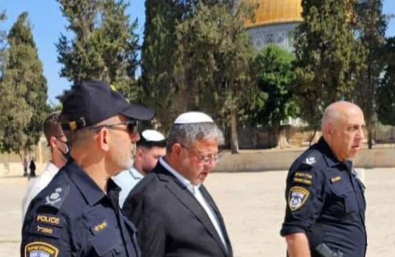 بن غفير من باحة المسجد الأقصى: يجب احتلال قطاع غزة بالكامل