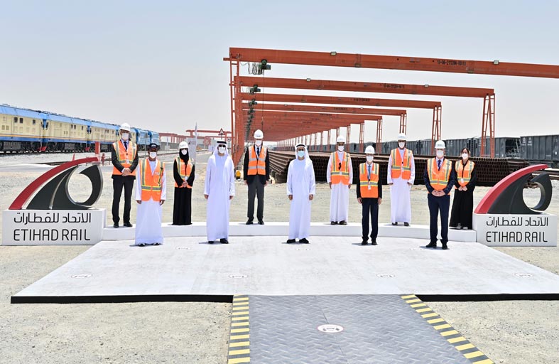 ذياب بن محمد بن زايد يدشن أعمال مد قضبان السكك الحديدية في سيح شعيب باتجاه أبوظبي ودبي
