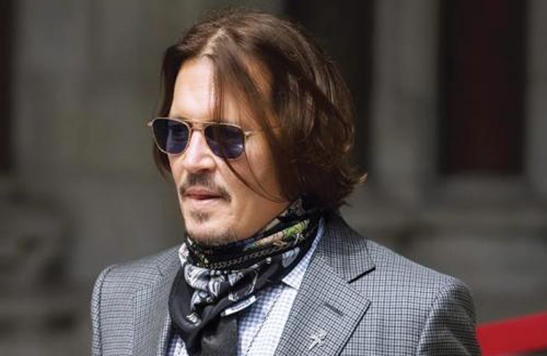 جوني ديب ترك إكرامية ضخمة لنادل 