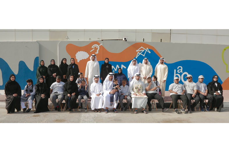 راشد بن حميد وحصة بوحميد يشهدان إطلاق أولى «جداريات الهمم» على كورنيش عجمان