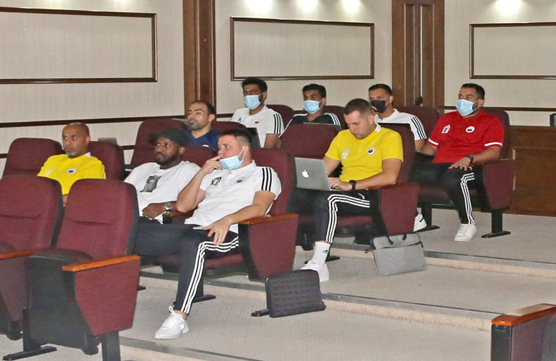 خبير زائر من أكاديمية أجاكس في الصين يقدم ورشة عمل عن اللياقة البدينة للفئات العمرية بنادي الشارقة