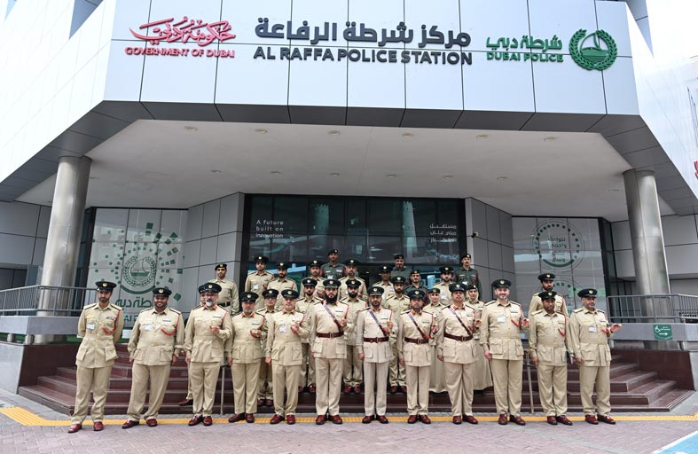 اللواء علي غانم يطلع على سير العمل في مركز شرطة الرفاعة