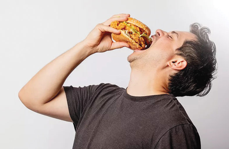 طبيبة تحذر من مخاطر الشره المرضي