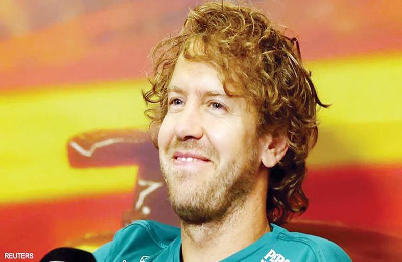 بطل فورمولا 1 يطارد لصين بشوارع برشلونة