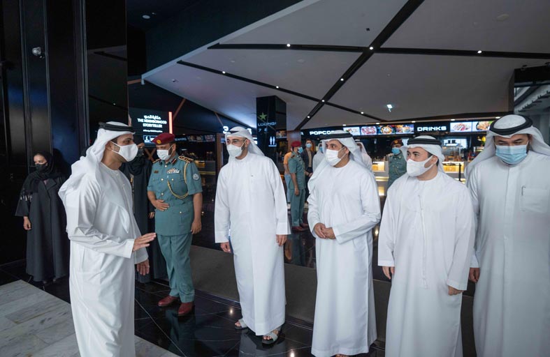 سلطان بن أحمد القاسمي يشهد العرض الخاص للفيلم الوثائقي الأول من إنتاج القلب الكبير بعنوان (حكاية الحي)