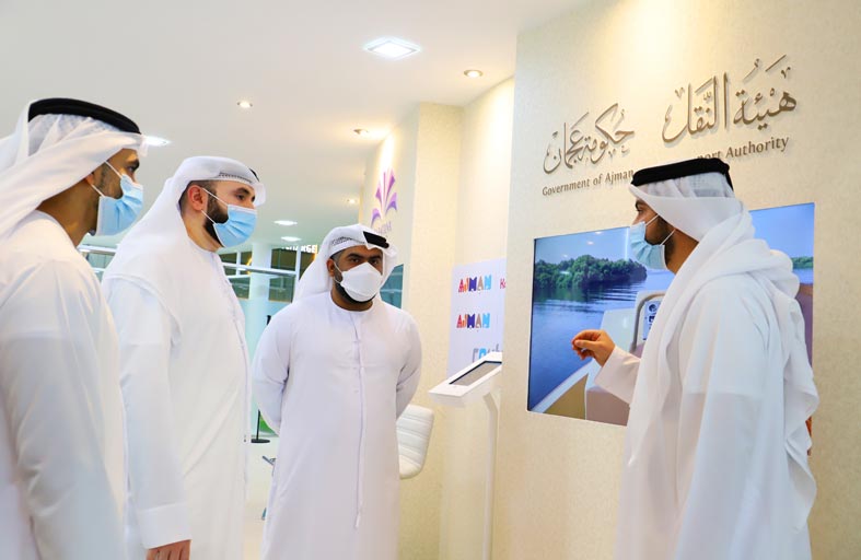 عمر محمد لوتاه يتفقد منصة هيئة النقل بعجمان في معرض سوق السفر العربي