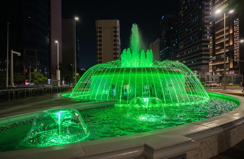 بلدية مدينة أبوظبي تعيد تأهيل نافورتين أعلى نفق شارع الشيخ راشد بن سعيد