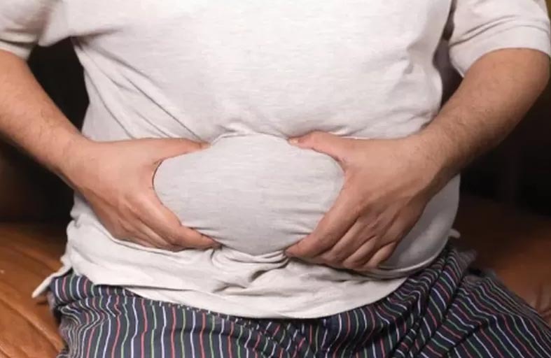 للتخلص من دهون البطن بسرعة.. تجنب هذا الطعام فورا