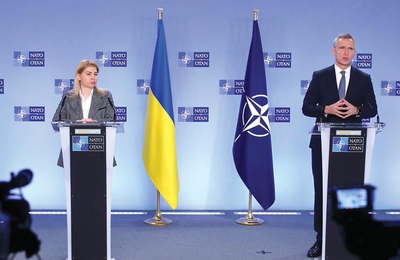 الناتو يحذر روسيا من كلفة عالية إذا هاجمت أوكرانيا