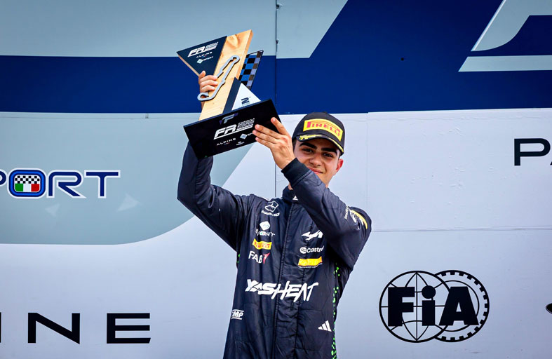 راشد الظاهري يحرز المركز الثاني في بطولة الفورمولا الإقليمية