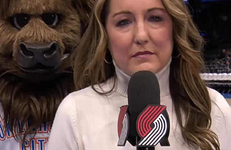 مراسلة تلفزيونية في موقف مرعب.. والسبب مزحة