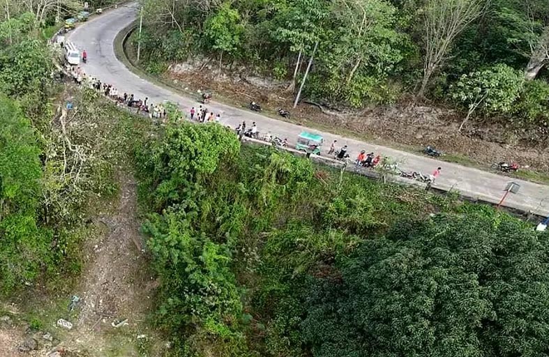سقوط شاحنة في واد يخلف 15 قتيلاً 