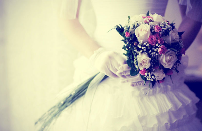 عروس تتهم زوجها بابتزازها بعد عقد القران