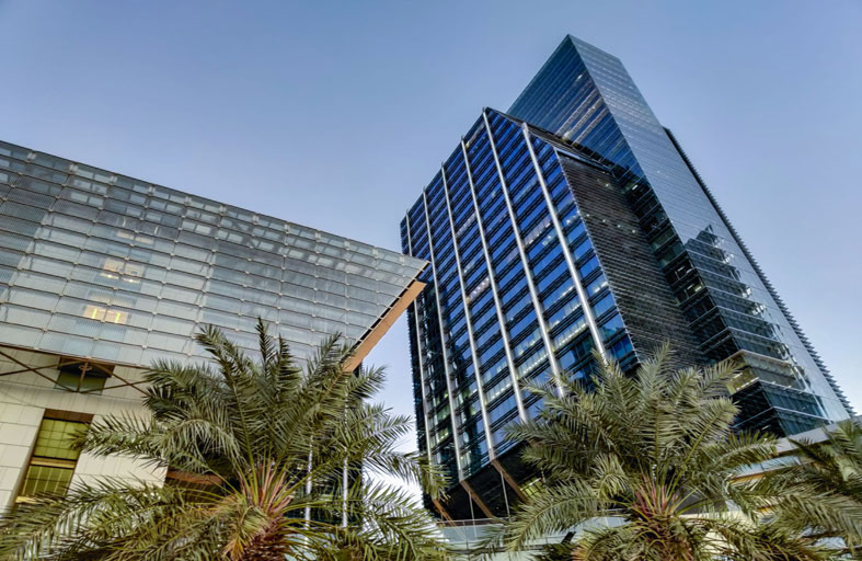 بلاك روك شريكا .. «العالمية القابضة» تطلق منصة عالمية لإعادة التأمين مقرّها أبوظبي العالمي