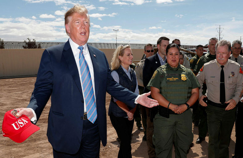 ترامب يزور الحدود مع المكسيك للتشديد على مواقفه المعارضة للهجرة 