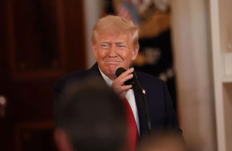 انتقادات لترامب بعد نشره صورة بزي البابا 