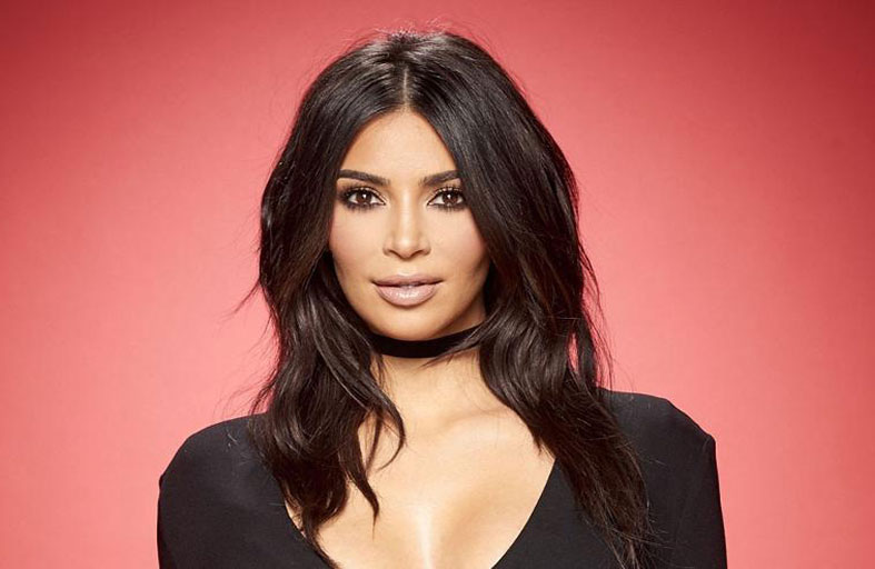 كيم كارداشيان بفستان مذهل وغريب 