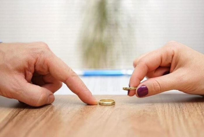 ينهي خطوبته بسبب تعليق خطيبته على «ترند»