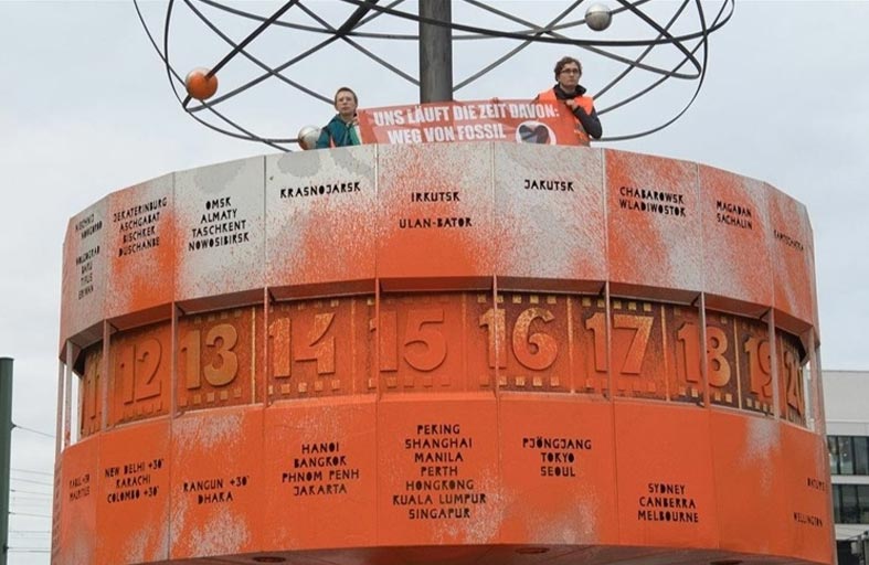 تغريم نشطاء مناخ بعد طلاء نصب تذكاري شهير