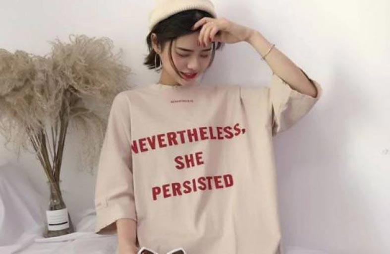 التيشيرت الأكبر من المقاس نجم موضة الصيف