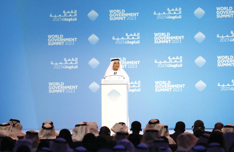 محمد بن راشد يشهد جلسة حوارية لحاكم رأس الخيمة ضمن أعمال القمة العالمية للحكومات  