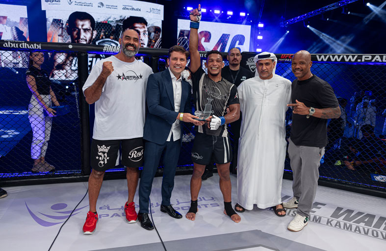 «الهاشمي» يتوج البرازيلي«دا سيلفا» بلقب النزال الرئيسي في دولية «محاربي الإمارات» 