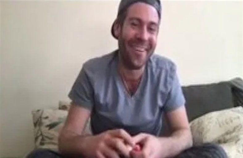 يحضر ولادة طفله عبر زوم 