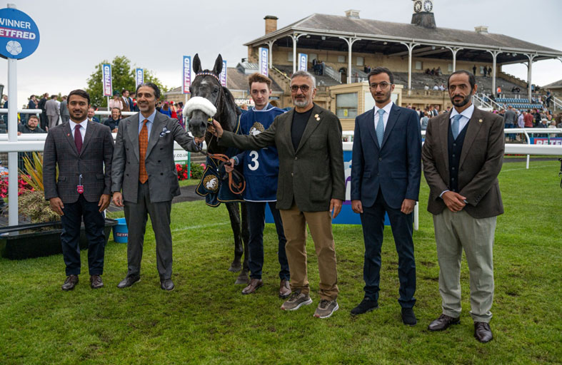 المهر «ليبو دي كارير» يحلق بكأس رئيس الدولة للخيول العربية في دونكاستر