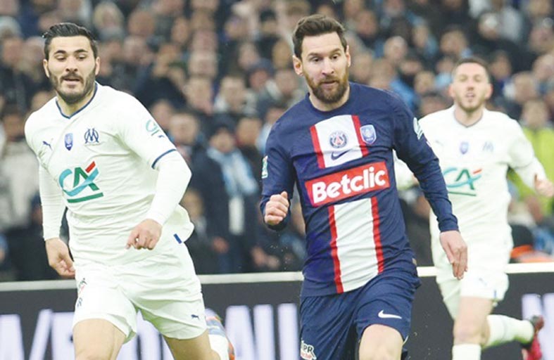 مستقبل ميسي يخطف الأضواء من المستطيل الأخضر