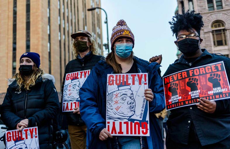 لهذا أصبح كايل ريتنهاوس بطل اليمين الأمريكي...!