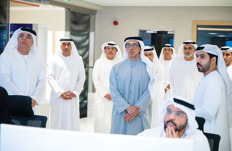 منصور بن زايد يزور المركز الوطني للأرصاد ويطلع على أبرز مشاريعه وتقنياته المتقدمة 