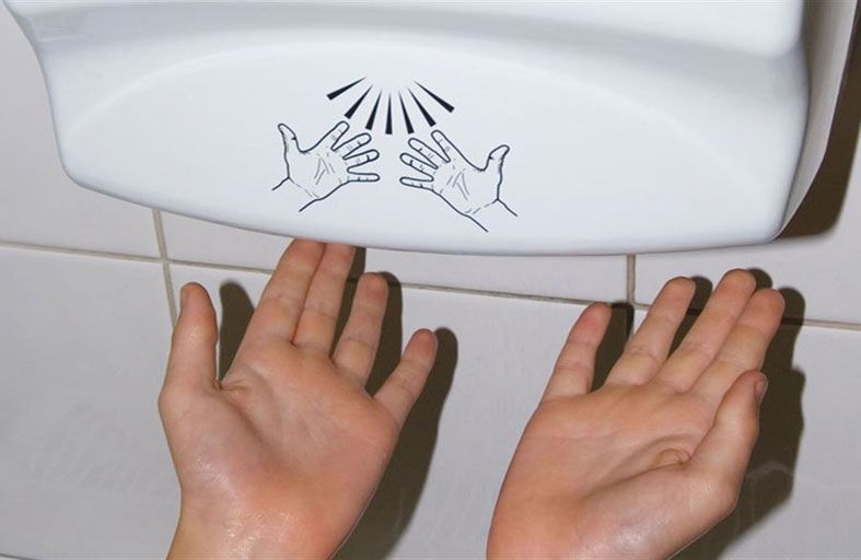 لماذا لا ينبغي استخدام مجفف الأيدي مطلقا؟!