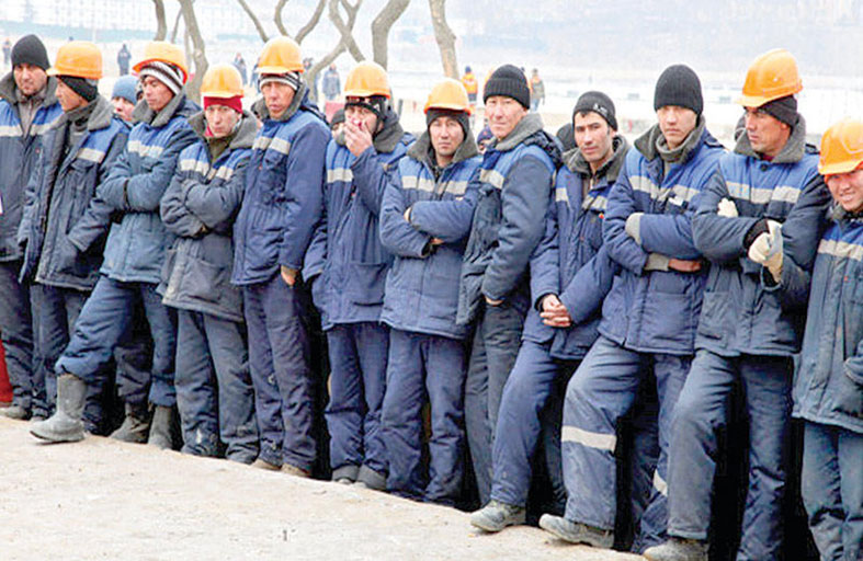 روسيا تبحث عن 10 ملايين عاملٍ للحفاظ على استمرار اقتصادها الحربي