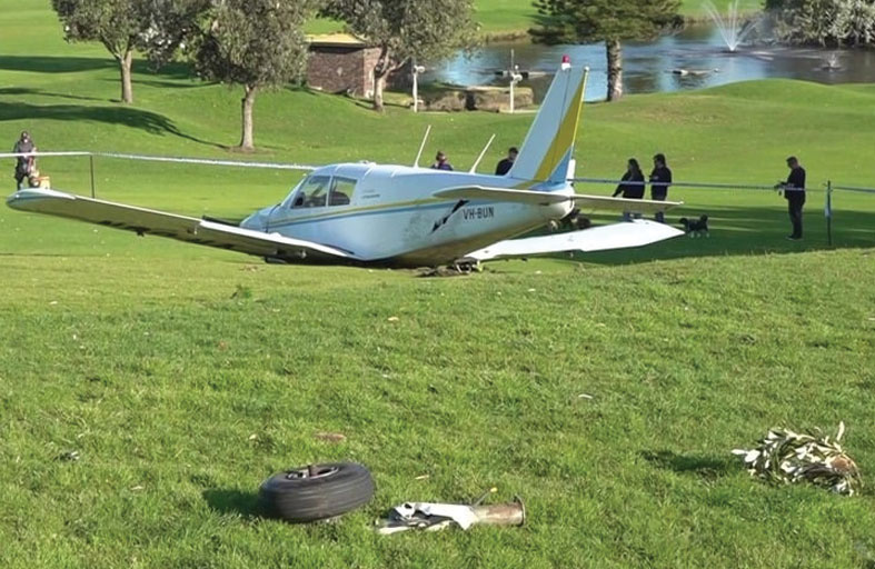 تحطم طائرة داخل ملعب مليء باللاعبين