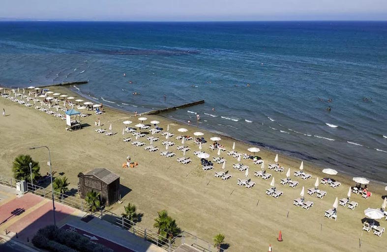  السياحة في قبرص منكوبة في غياب السياح البريطانيين   