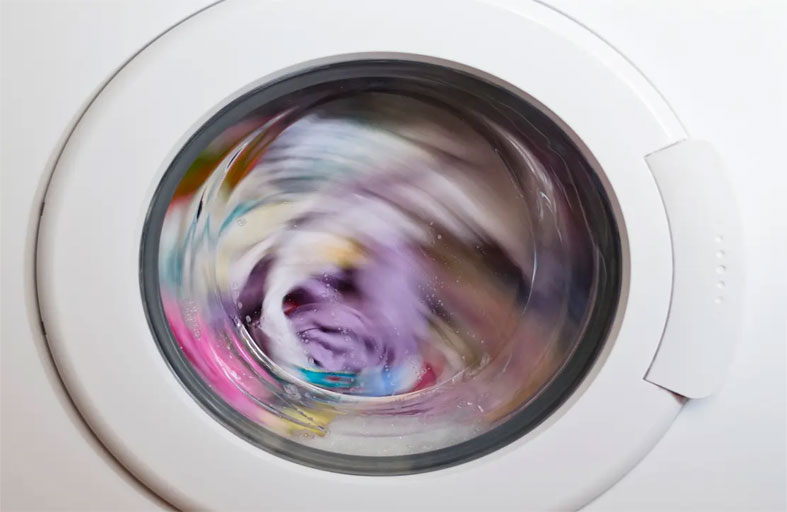 قتلت رضيعاً بوضعه داخل غسالة