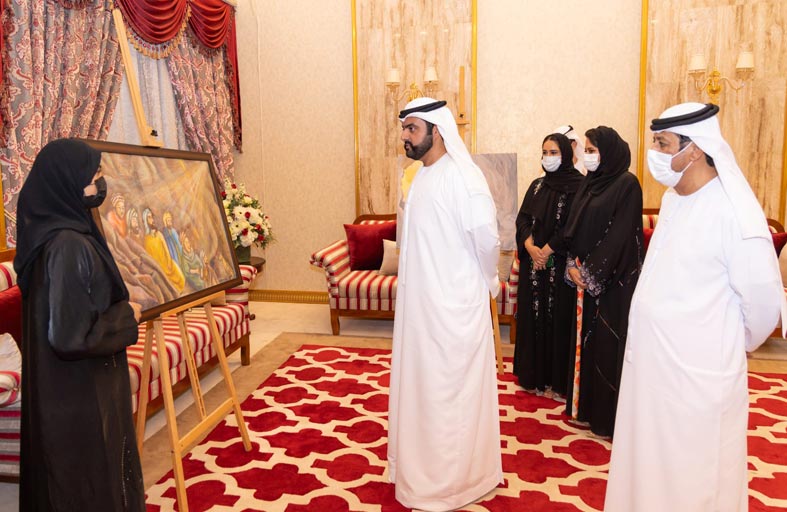 محمد الشرقي يستقبل طلبة أكاديمية الفجيرة للفنون الجميلة ويطلع على أعمالهم الفنية