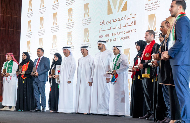 ذياب بن محمد بن زايد يكرم الفائزين في الدورة الـ 4 من «جائزة محمد بن زايد لأفضل معلم»