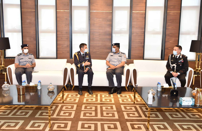 وفد إيطالي يطلع على جهود أكاديمية سيف بن زايد