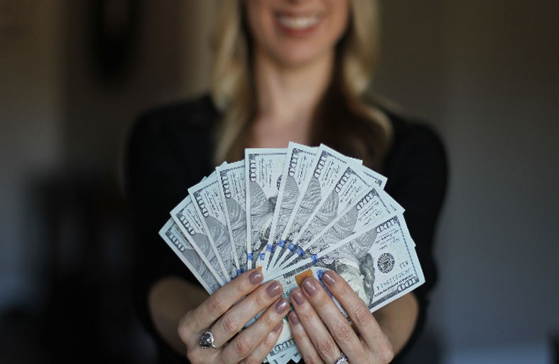 هل يمكن للمال حقا شراء السعادة؟