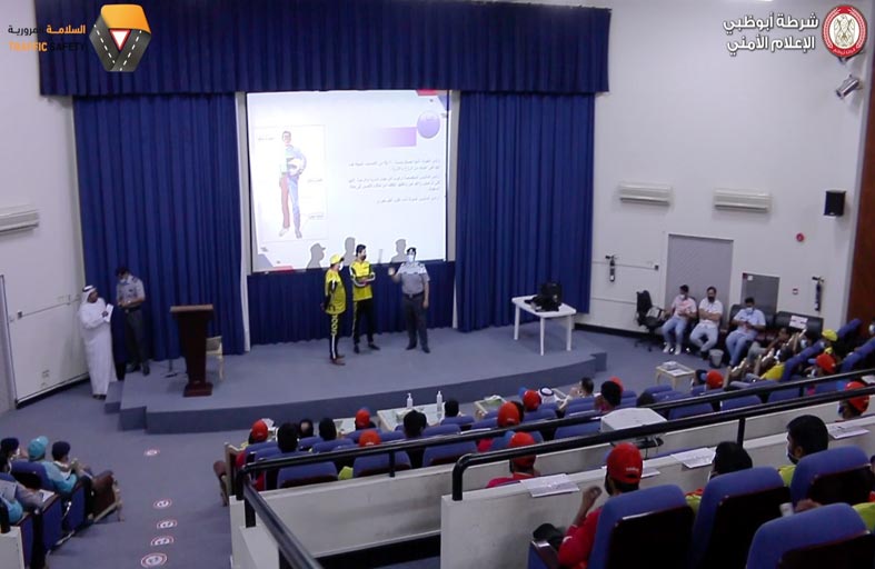 شرطة أبوظبي ولجنة السلامة المرورية تعززان وعي سائقي «الدليفري» بالقيادة الآمنة