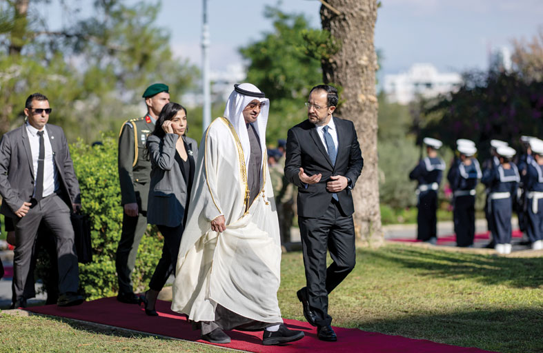 جرت لسموه مراسم استقبال رسمية..رئيس الدولة يصل القصر الرئاسي في نيقوسيا يرافقه الرئيس القبرصي