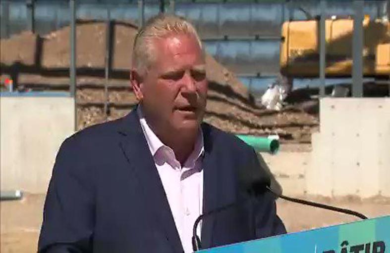 برلماني يبتلع نحلة بالخطأ