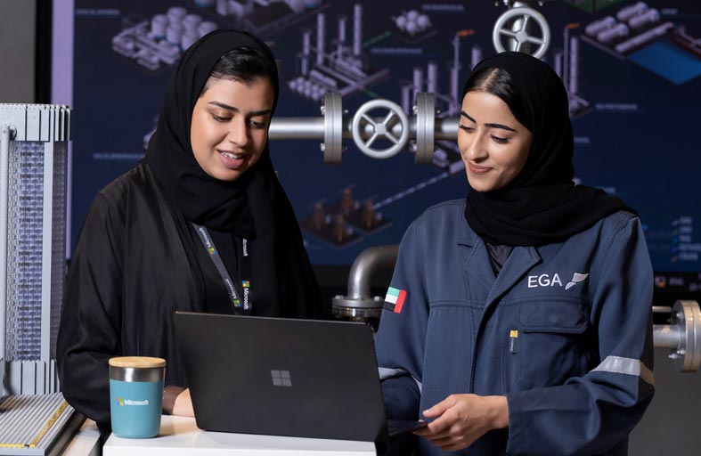 الإمارات العالمية للألمنيوم ومايكروسوفت تتعاونان في تطبيق تقنيات الثورة الصناعية الرابعة والتحول الرقمي