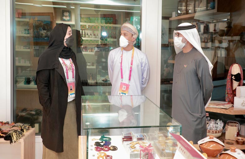 سهيل المزروعي يطلع على إنجازات عمان ورسالة رابطة العالم الإسلامي في إكسبو 2020 دبي